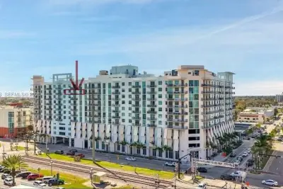 140 S Dixie Hwy #921, Hollywood: photo 1 of 33