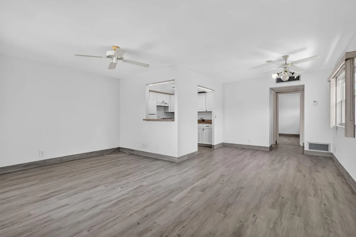 654 Saxony N, Delray Beach: photo 1 of 10