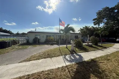 202 To Lo Chee Dr, Hialeah: photo 1 of 48