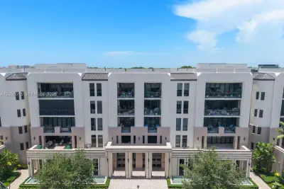 718 Valencia Ave #403, Coral Gables: photo 1 of 44