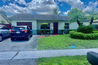 326 SW 79th Way, North Lauderdale: photo 1 of 10