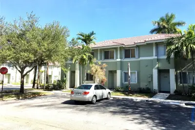 183 Hidden Ct Rd #F-33, Hollywood: photo 1 of 35
