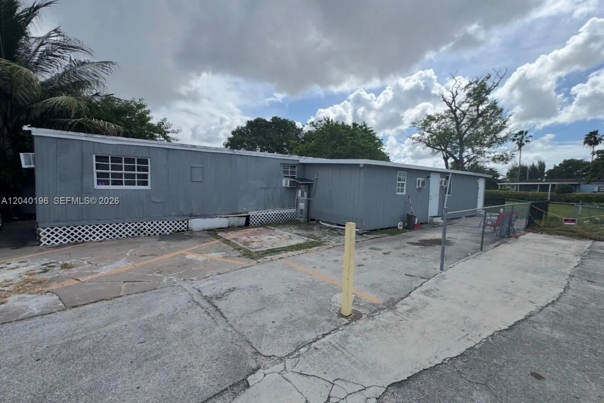 1013 SW 128th Ave, Miami: photo 1 of 55