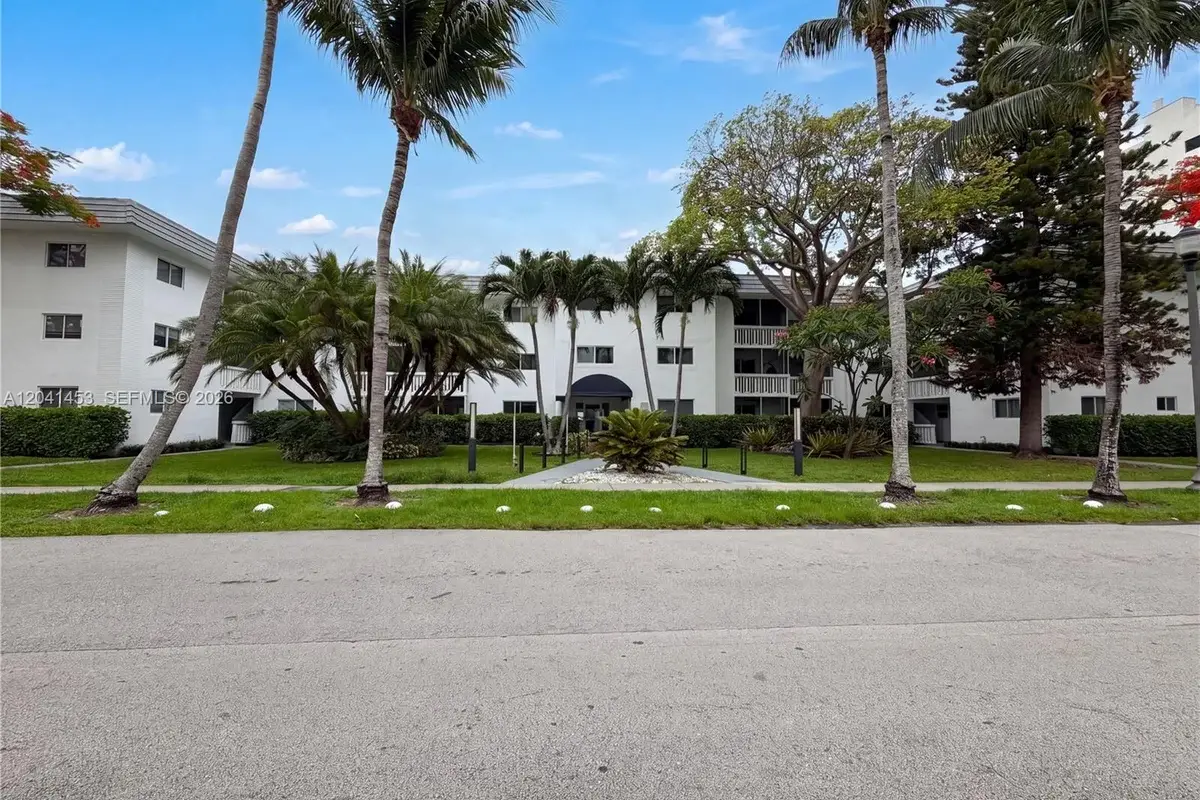 200 Galen Dr #202, Key Biscayne: photo 1 of 16