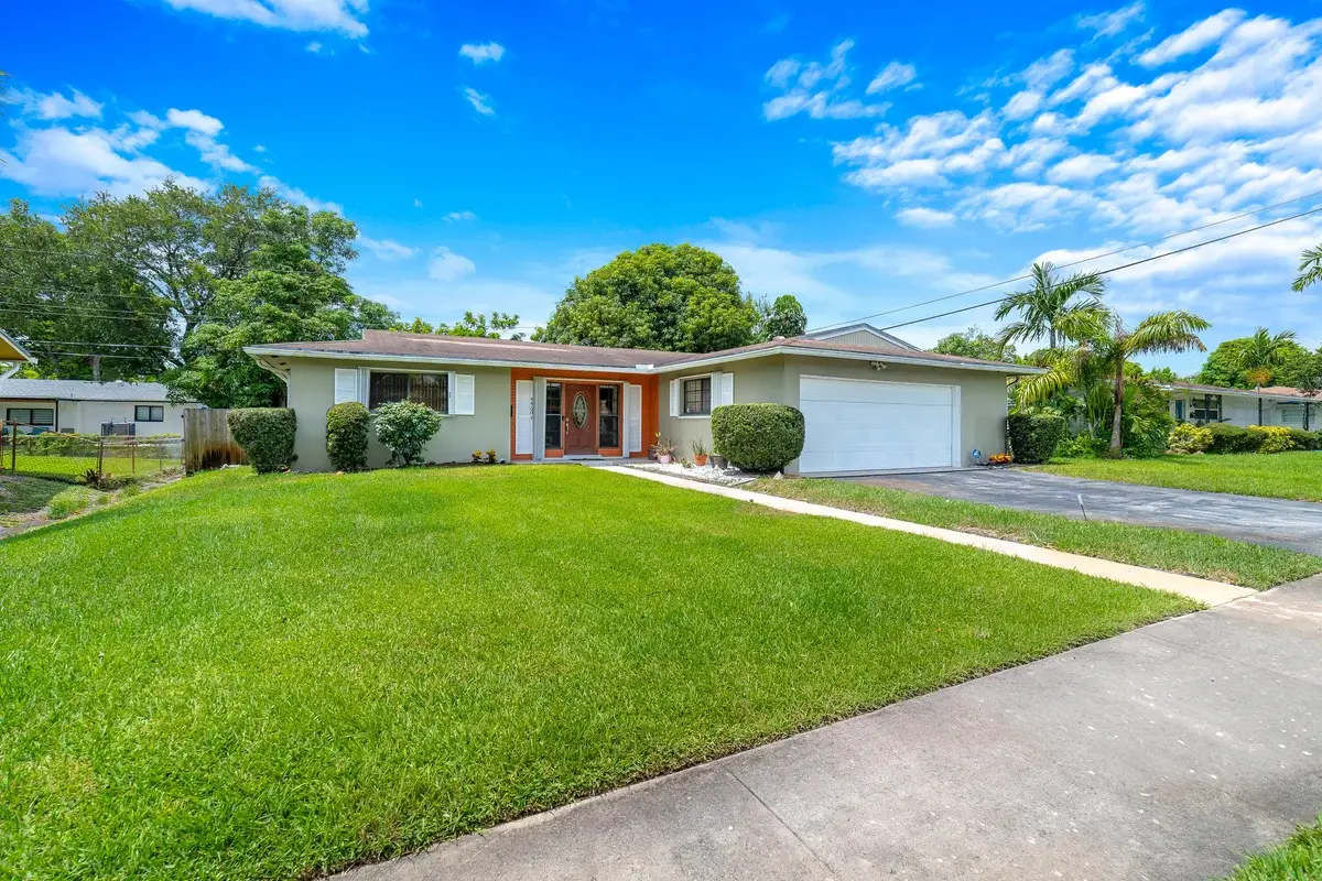 4460 NW 3rd Pl, Plantation: photo 1 of 25