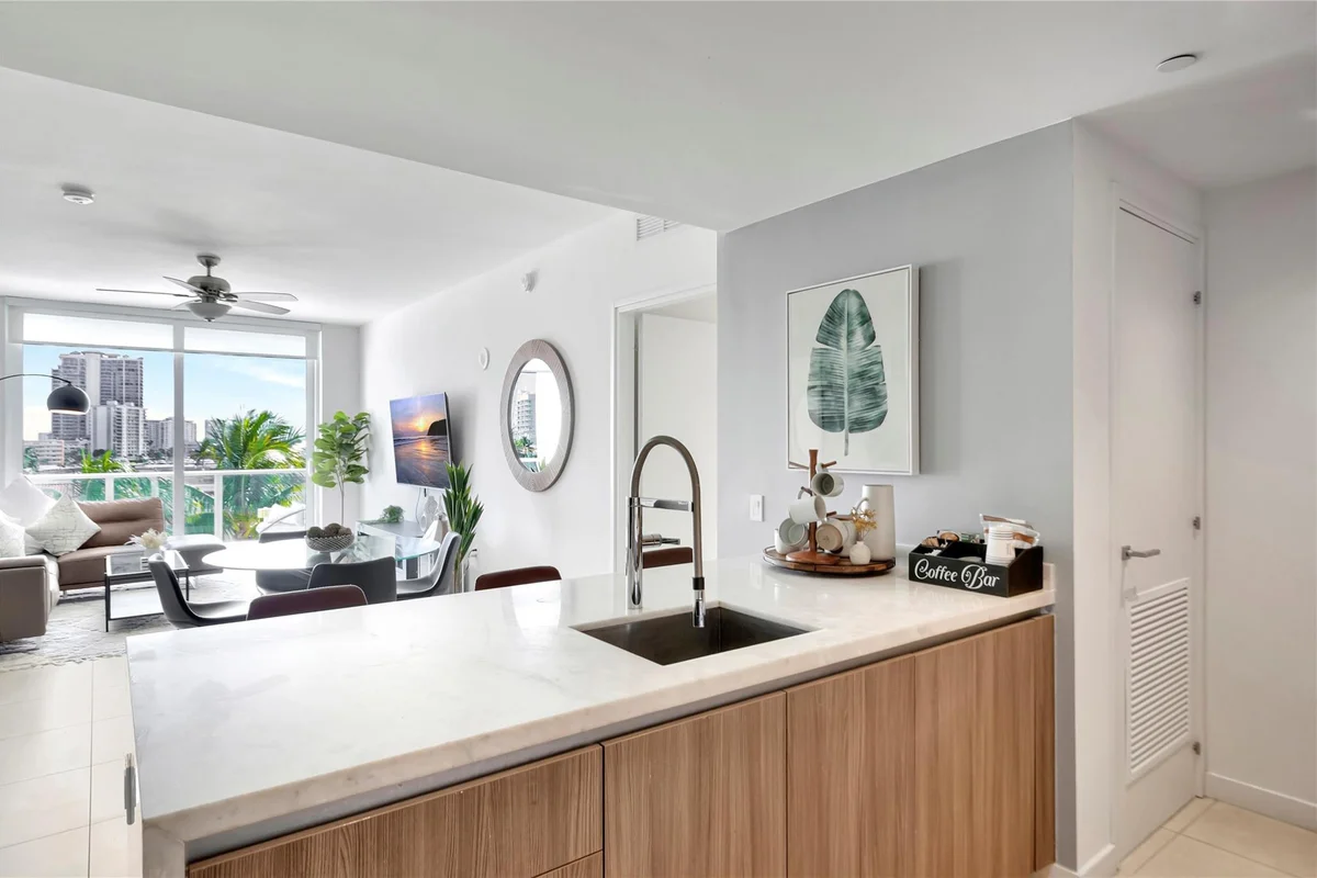 401 N Birch Rd #504, Fort Lauderdale: photo 1 of 40