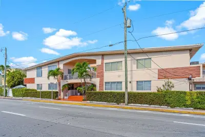 7840 Harding Ave #3, Miami Beach: photo 1 of 15
