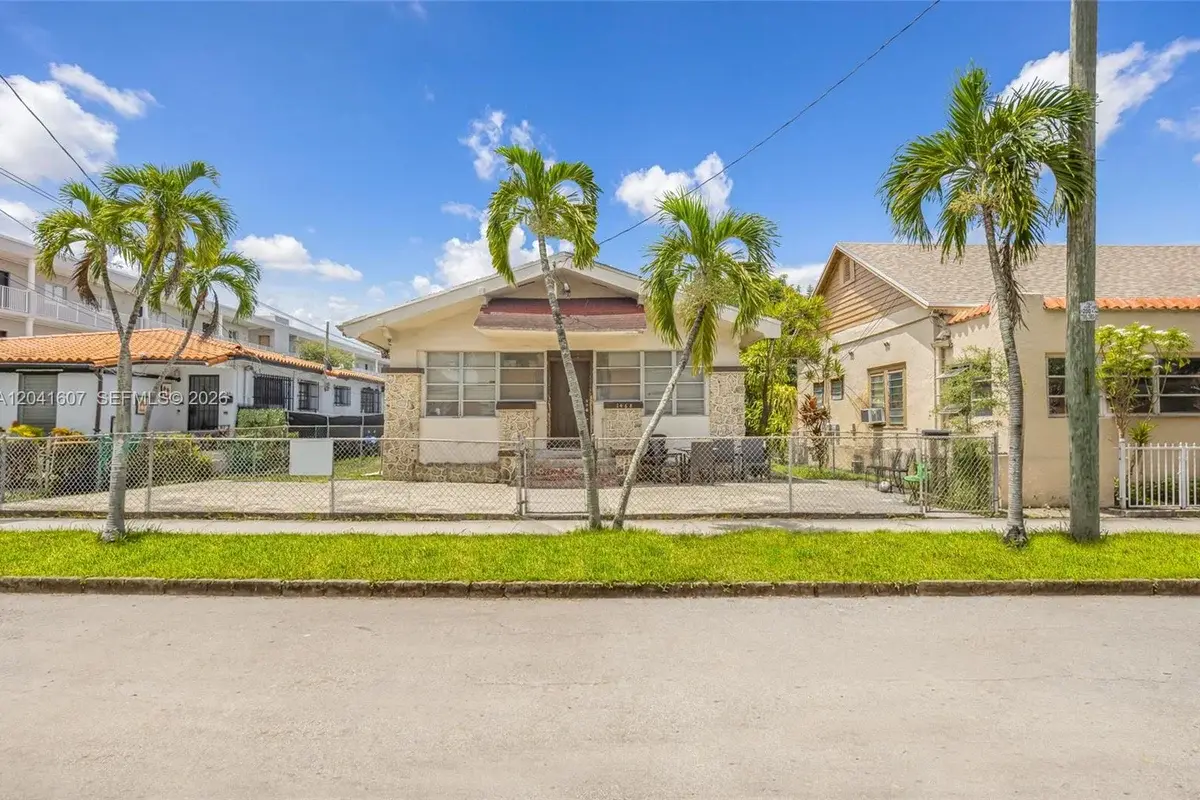 1468 SW 2nd St, Miami: photo 1 of 4
