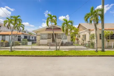 1468 SW 2nd St, Miami: photo 1 of 4