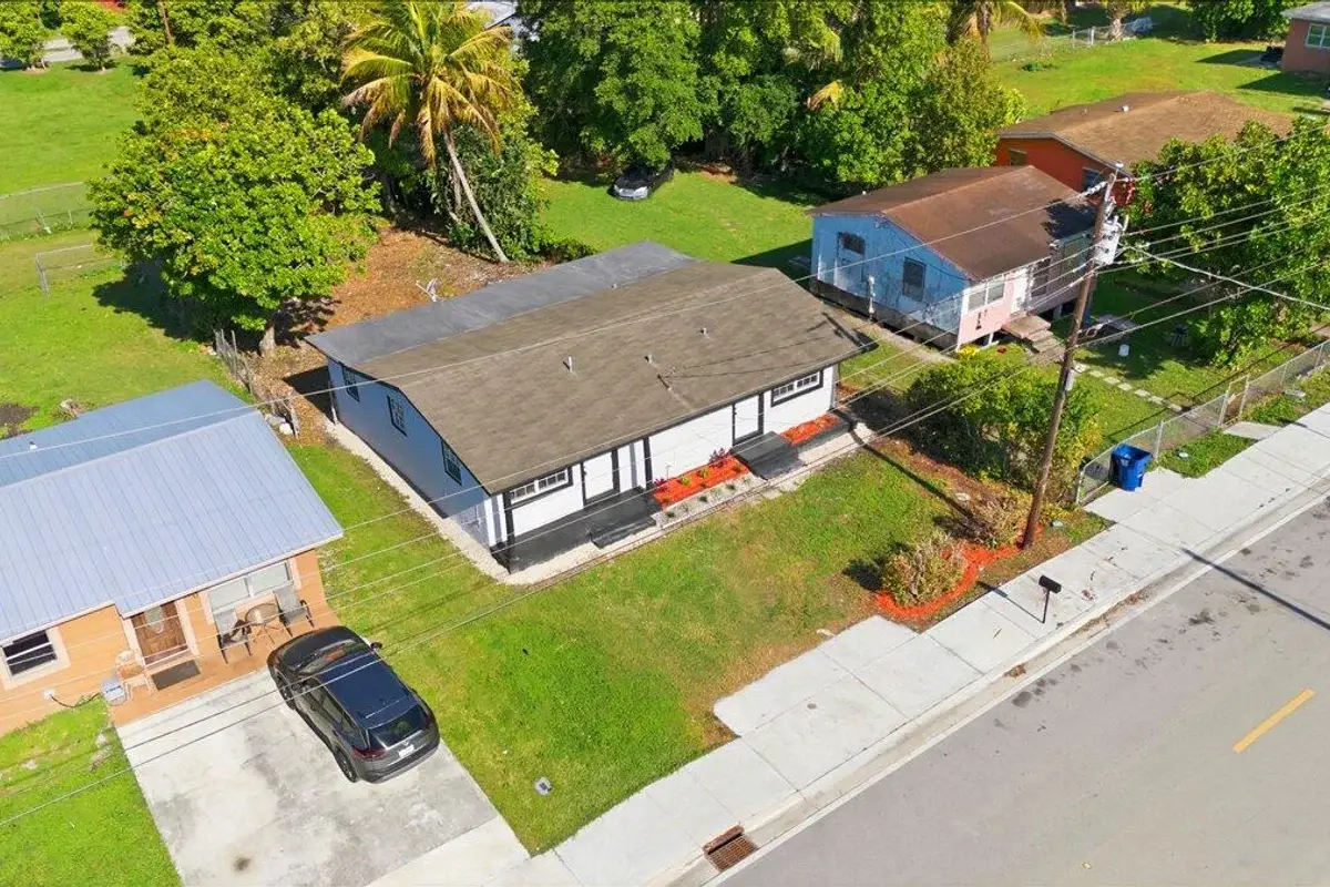 270 SW 10th Ave #1, South Bay: photo 1 of 28