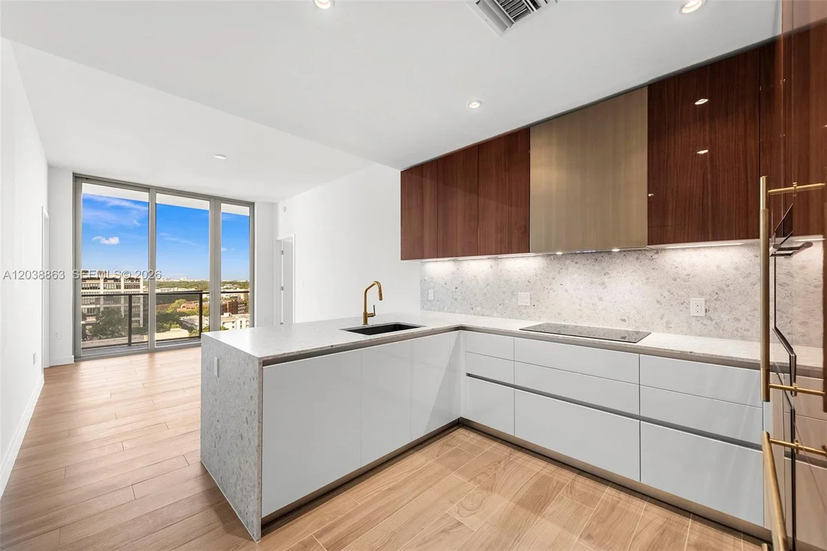 2678 Tigertail Ave #1005, Miami: photo 1 of 34