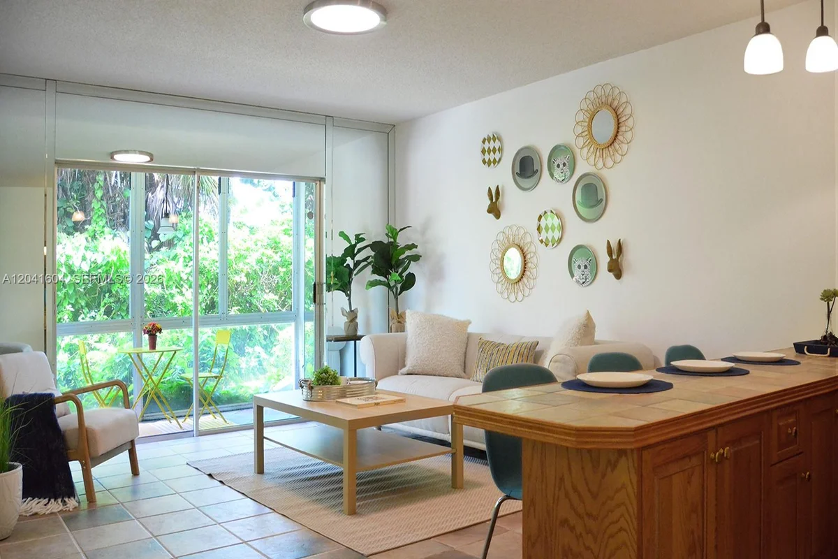 2161 NE 68th St #306, Fort Lauderdale: photo 1 of 14