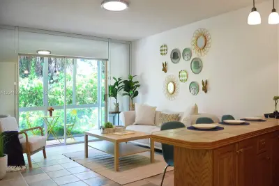 2161 NE 68th St #306, Fort Lauderdale: photo 1 of 14