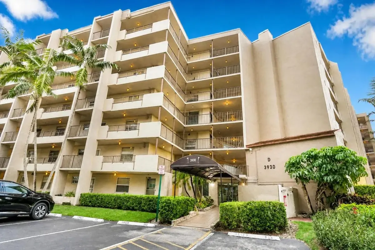 3930 Inverrary Blvd #303, Lauderhill: photo 1 of 36