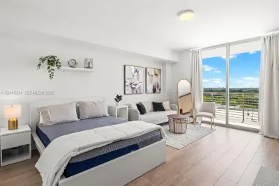 90 NE 32nd St #925, Miami: photo 1 of 11