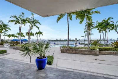 800 W Ave #533, Miami Beach: photo 1 of 35