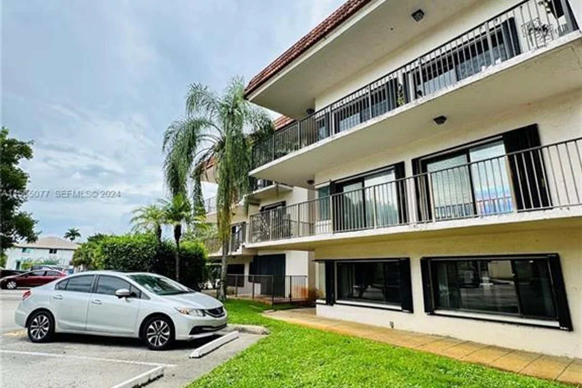 4730 SW 62nd Way #104, Davie: photo 1 of 15