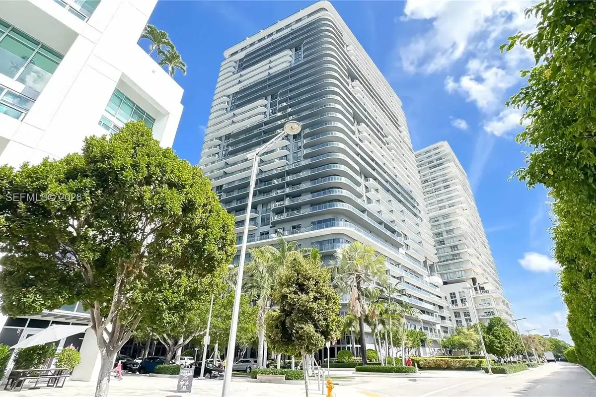121 NE 34th St #814, Miami: photo 1 of 24