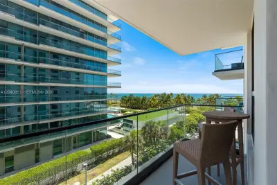 10185 Collins Ave #521, Bal Harbour: photo 1 of 21