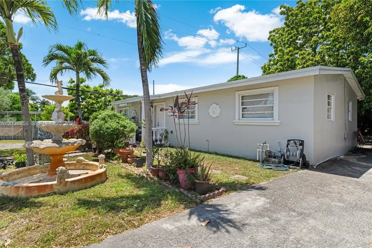 3035 NW 83rd St, Miami: photo 1 of 18