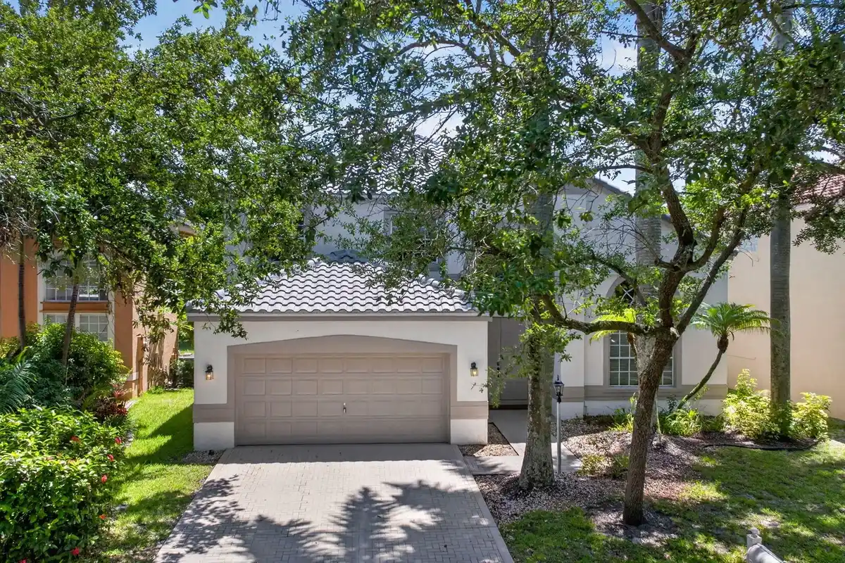 6702 NW 80th Manor, Parkland: photo 1 of 35