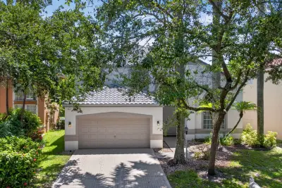 6702 NW 80th Manor, Parkland: photo 1 of 35