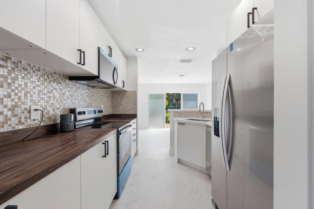 2824 NW 99th Ter, Sunrise: photo 1 of 37