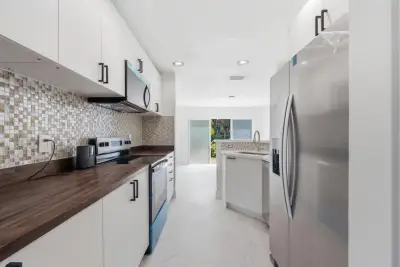 2824 NW 99th Ter, Sunrise: photo 1 of 37