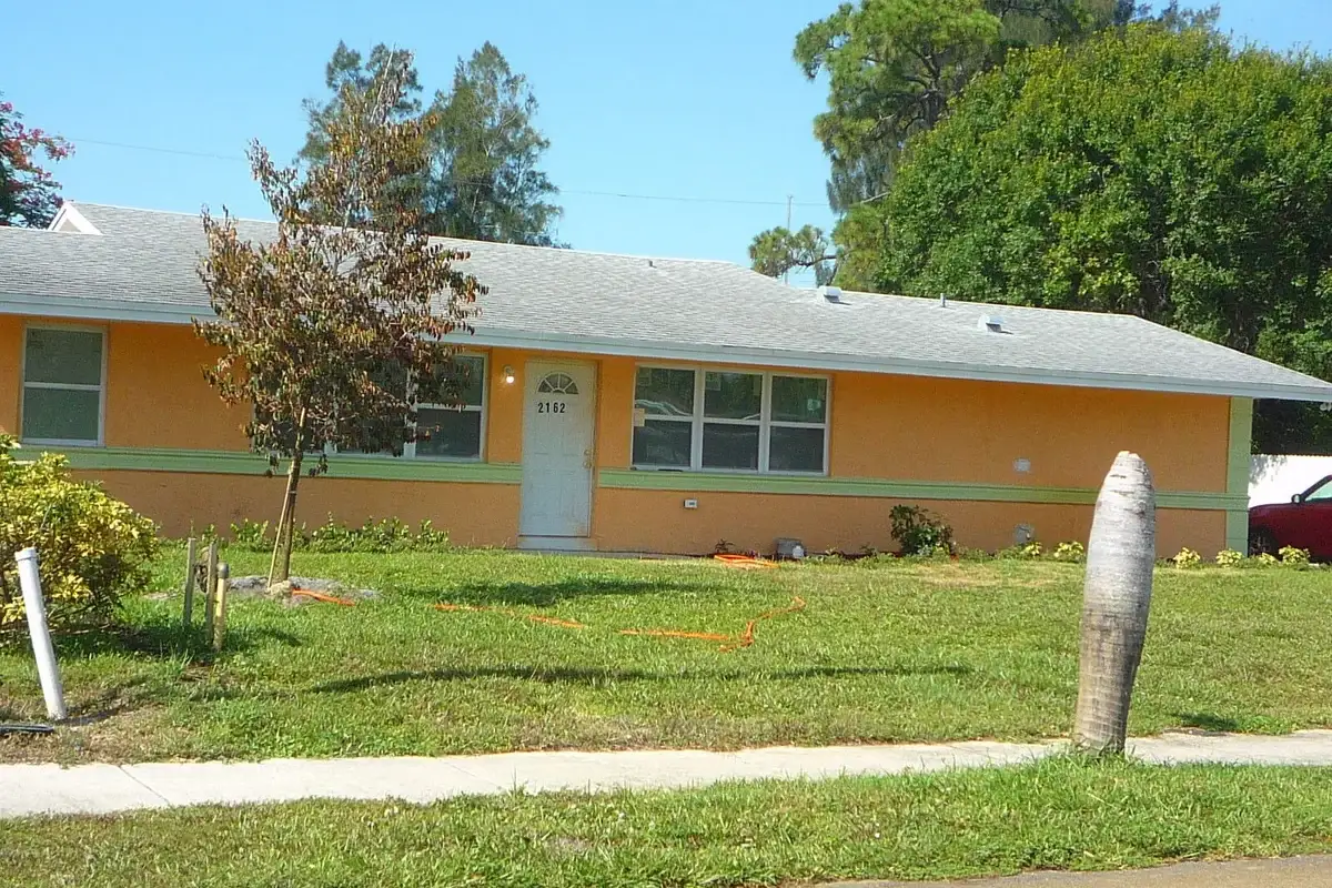 2162 NW 28th St, Oakland Park: photo 1 of 21