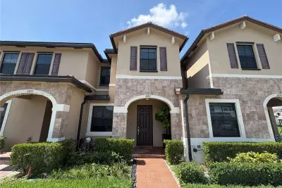 3482 W 114th Ter, Hialeah: photo 1 of 42