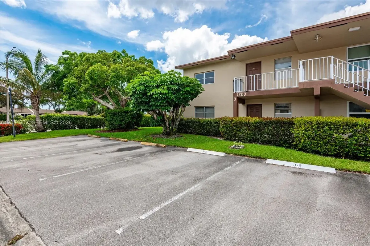 7200 NW 4th Pl #101, Margate: photo 1 of 25