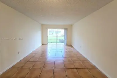 3600 NW 21st St #103, Lauderdale Lakes: photo 1 of 23