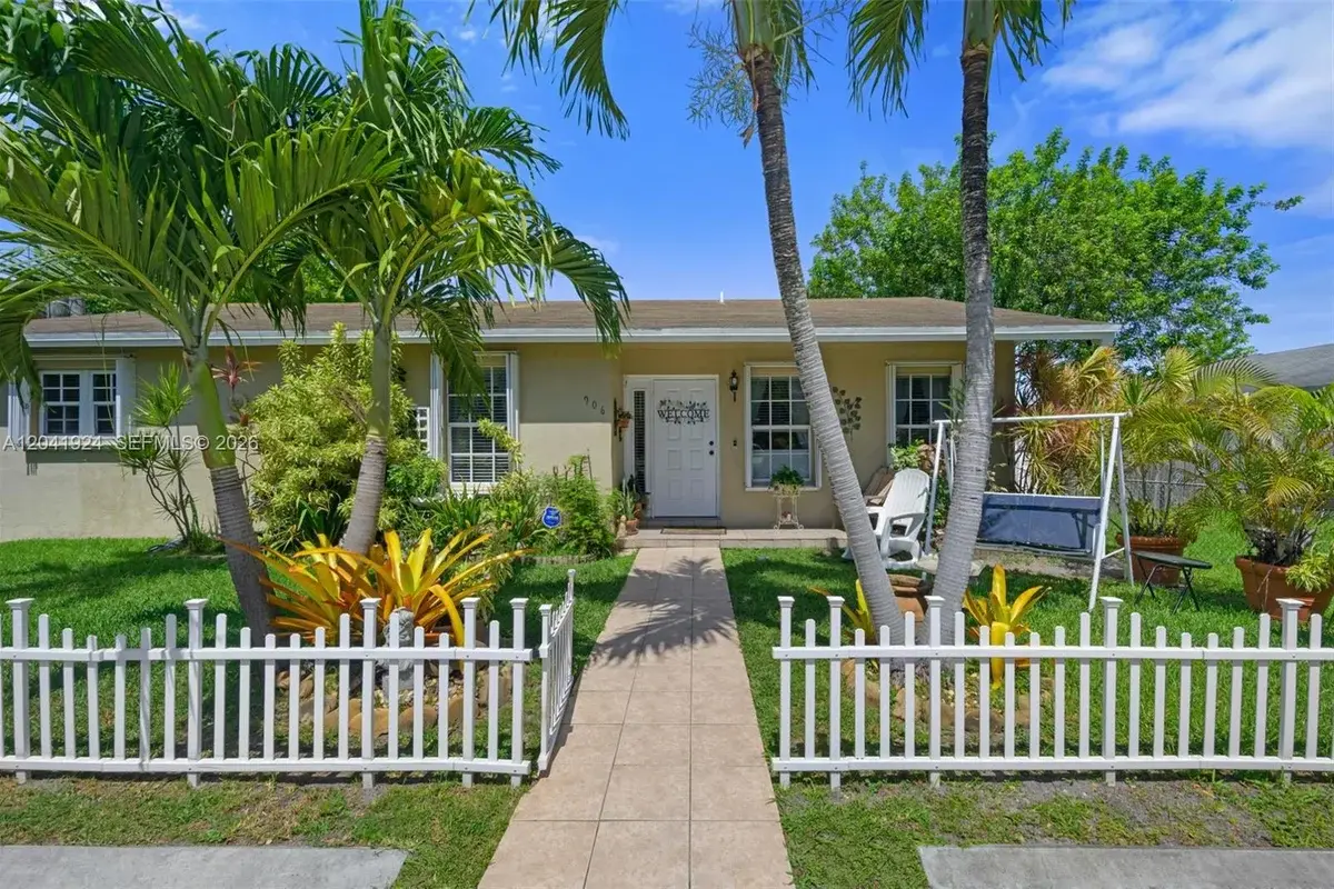 906 SW 8th Ave, Hallandale Beach: photo 1 of 28