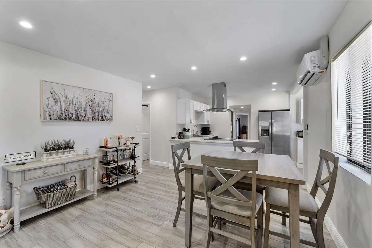 342 SW 22nd St, Fort Lauderdale: photo 1 of 16