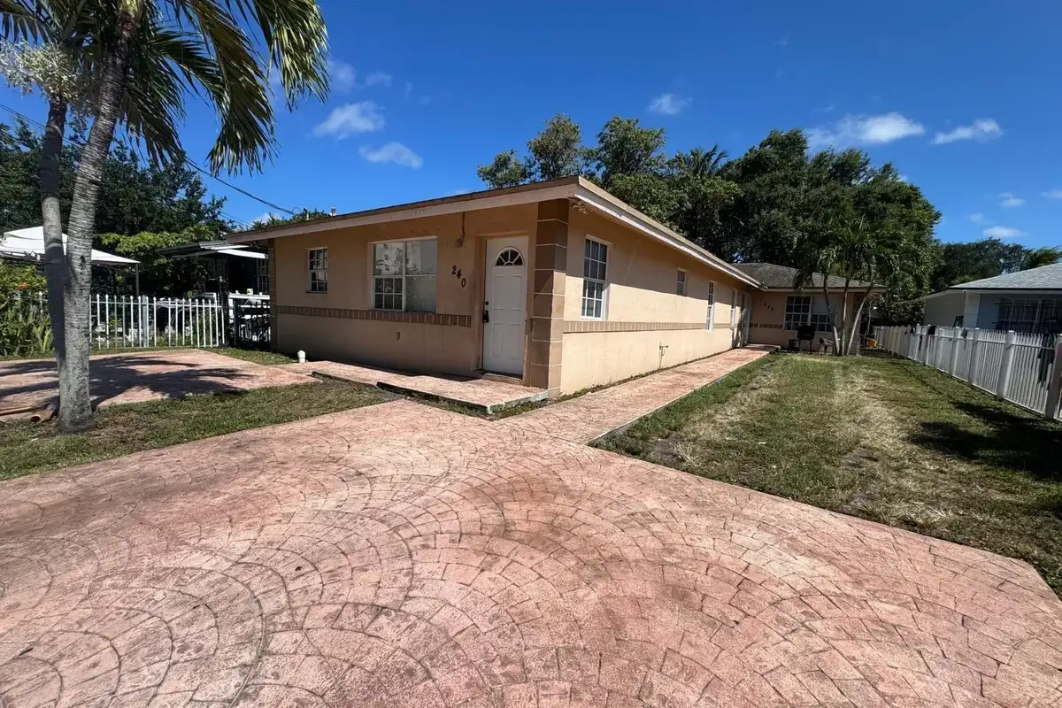 240 NW 56th St, Miami: photo 1 of 14