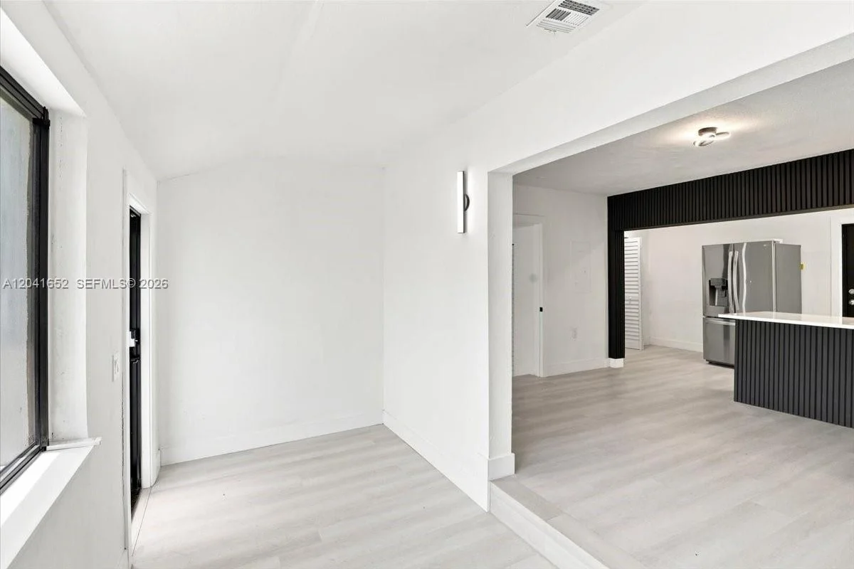 811 NW 65th St, Miami: photo 1 of 14