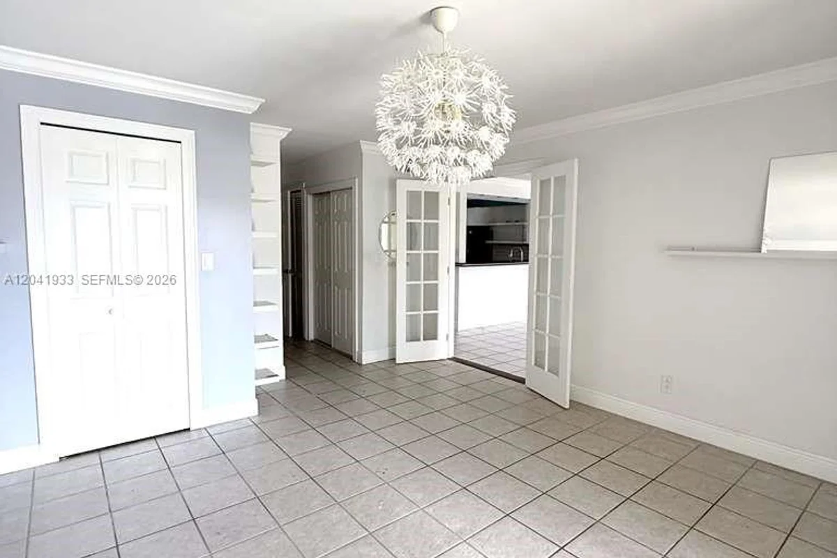 1530 NE 191st St #340, Miami: photo 1 of 14