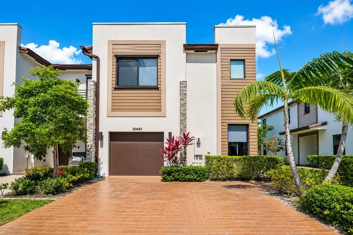 20682 NE 2nd Ct, Miami: photo 1 of 16