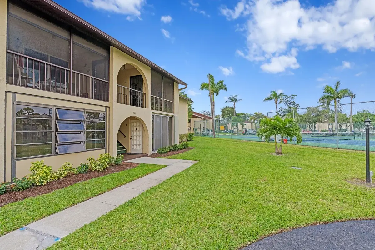 336 Pine Ridge Cir #B-1, Lake Worth: photo 1 of 30