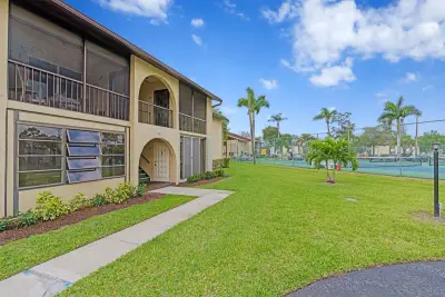 336 Pine Ridge Cir #B-1, Lake Worth: photo 1 of 30