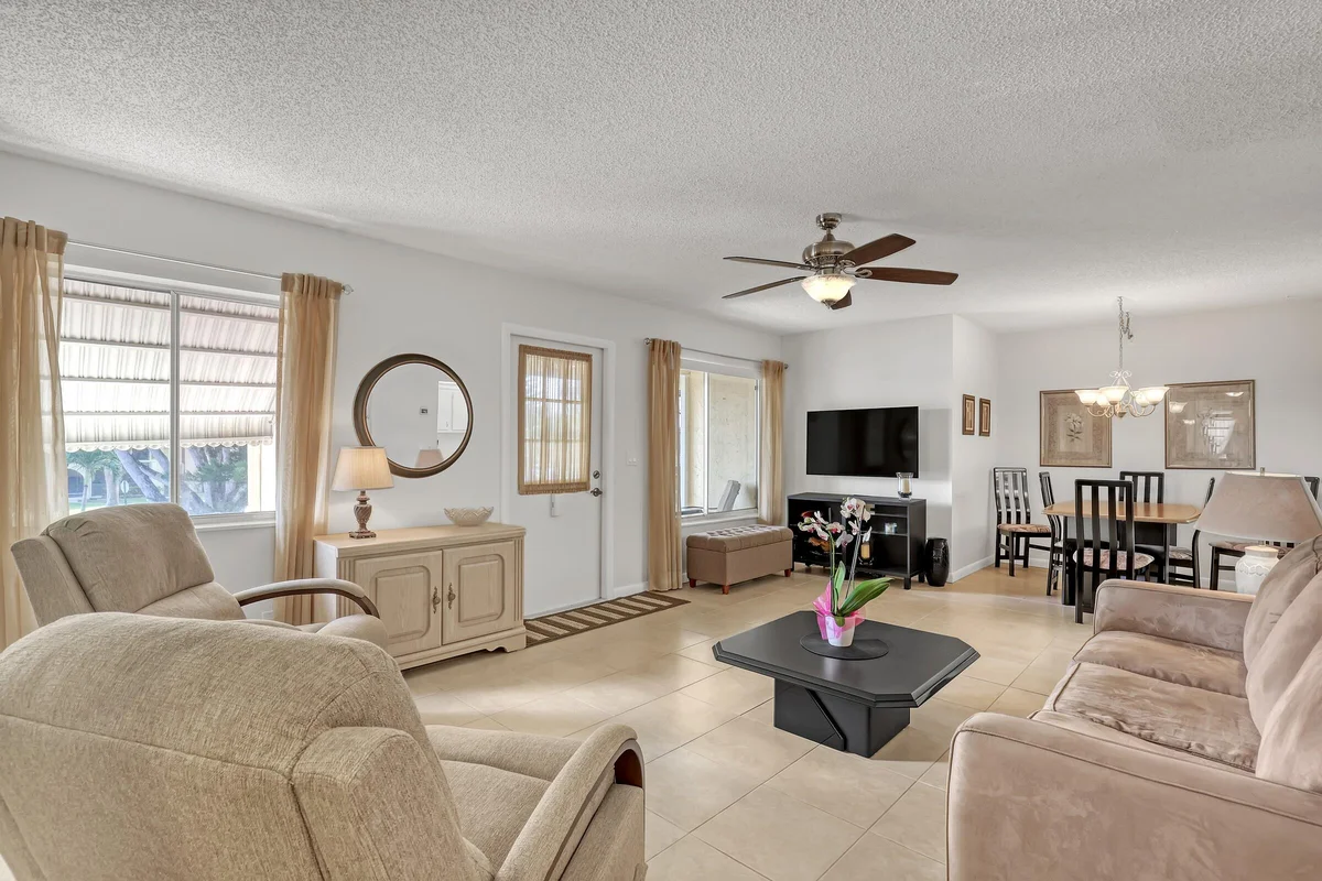 337 Pine Ridge Cir #D-2, Lake Worth: photo 1 of 63