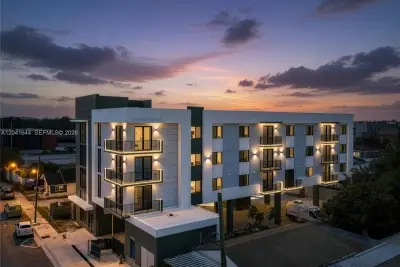 37xx NW 23 Ave #1-16, Miami: photo 1 of 10
