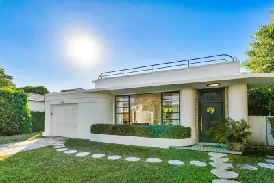 162 Peruvian Ave, Palm Beach: photo 1 of 39