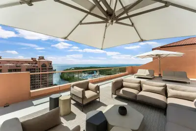 60 Edgewater Dr #TS-D, Coral Gables: photo 1 of 33