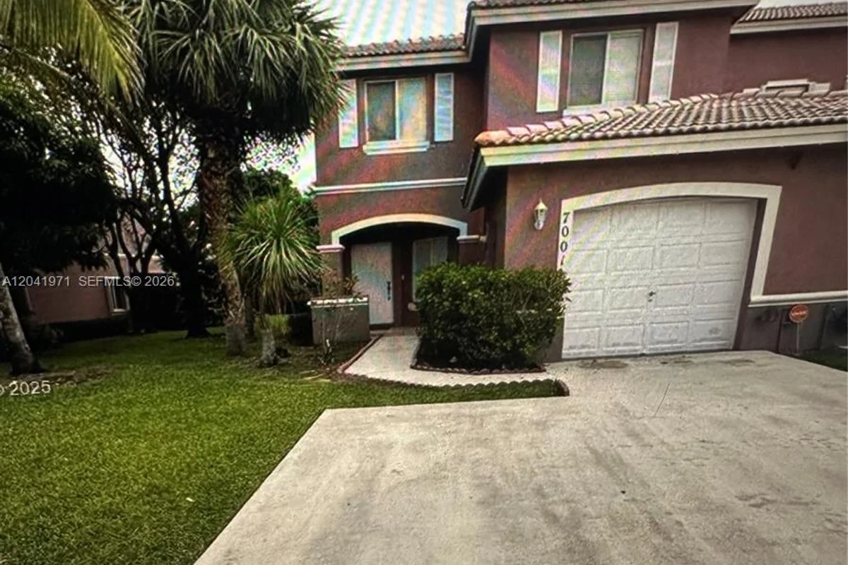 7001 SW 164th Ct, Miami: photo 1 of 11