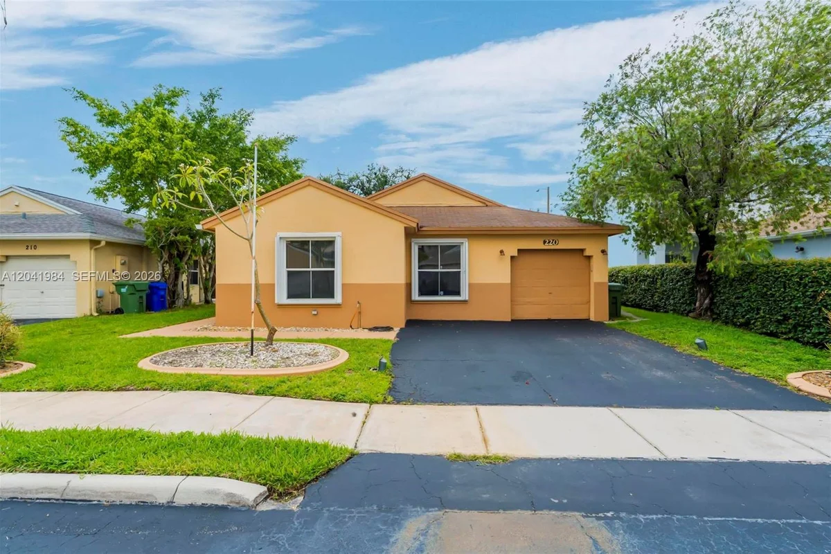 220 NW 207th Way, Pembroke Pines: photo 1 of 40