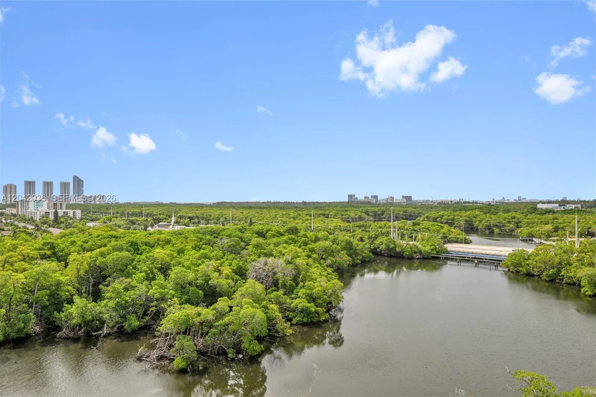 16385 Biscayne Blvd #1020, North Miami Beach: photo 1 of 26