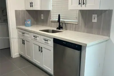 2611 NE 204th Ter, Miami: photo 1 of 16