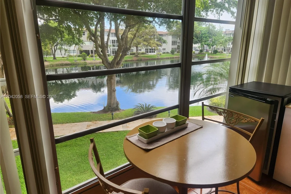 5001 NW 34th St #205, Lauderdale Lakes: photo 1 of 29