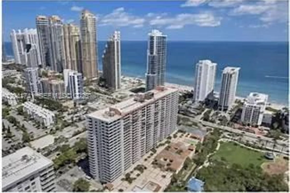 210 174th St #405, Sunny Isles Beach: photo 1 of 13